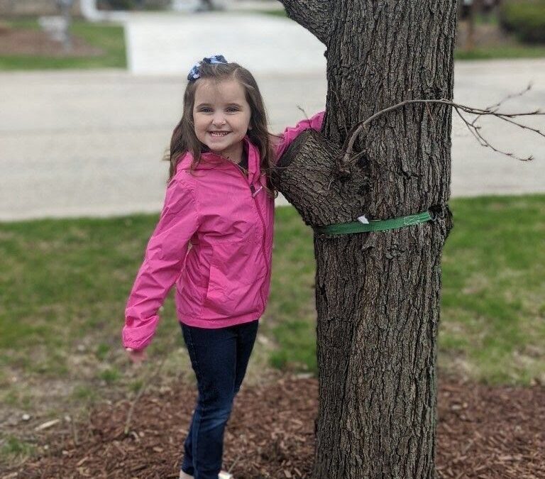 K4 Students Hug a Tree